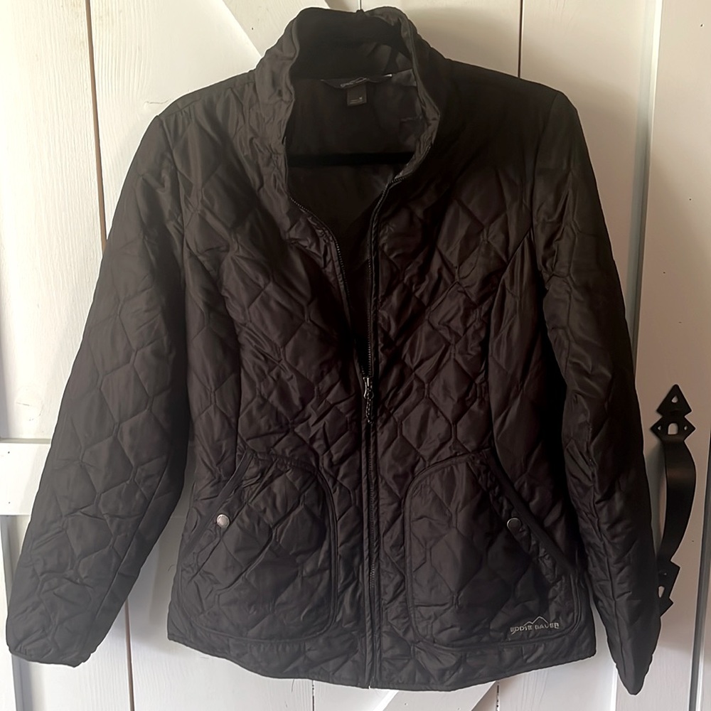Eddie Bauer cute fitted Quilted Jacket very silky soft feel size Medium.